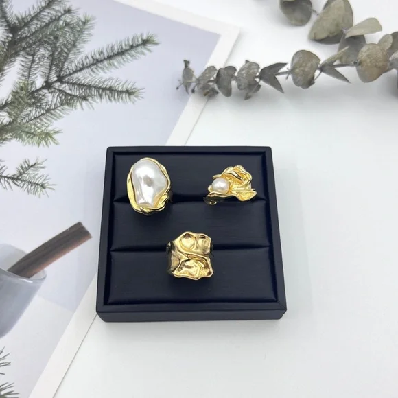 Elegant Gold and Pearl Ring Set - Picture 6 of 8